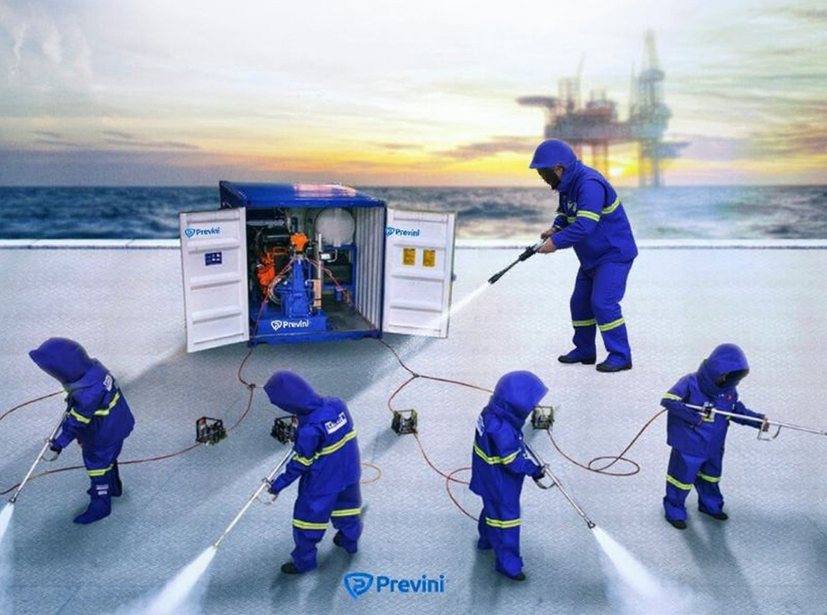 Técnico realizando hidrojateamento